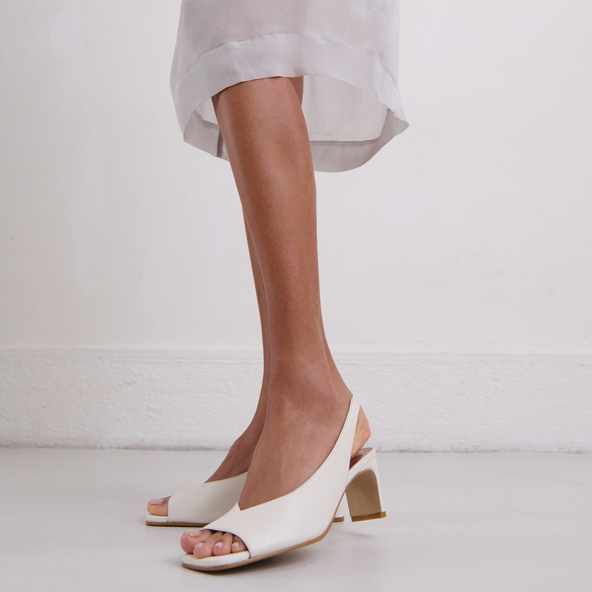 Slingback pumps in ecru leather | DICTON