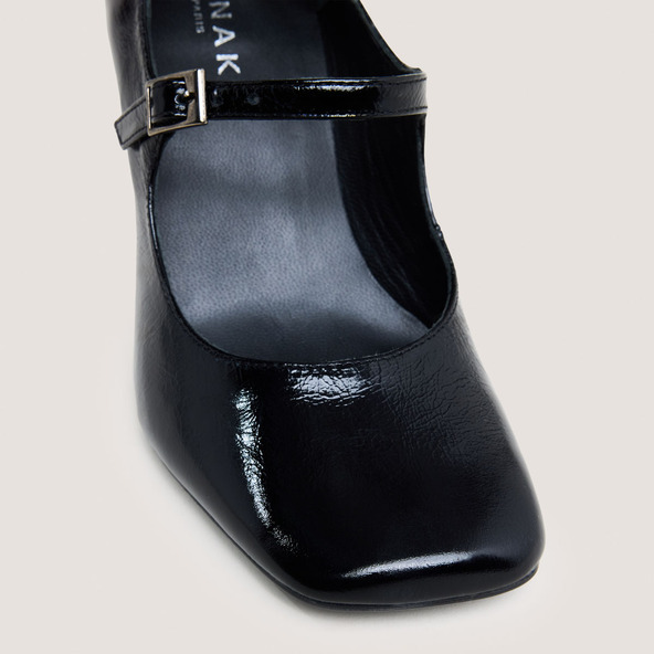 Heeled Mary Janes with Straps in shiny black leather | BELFORT