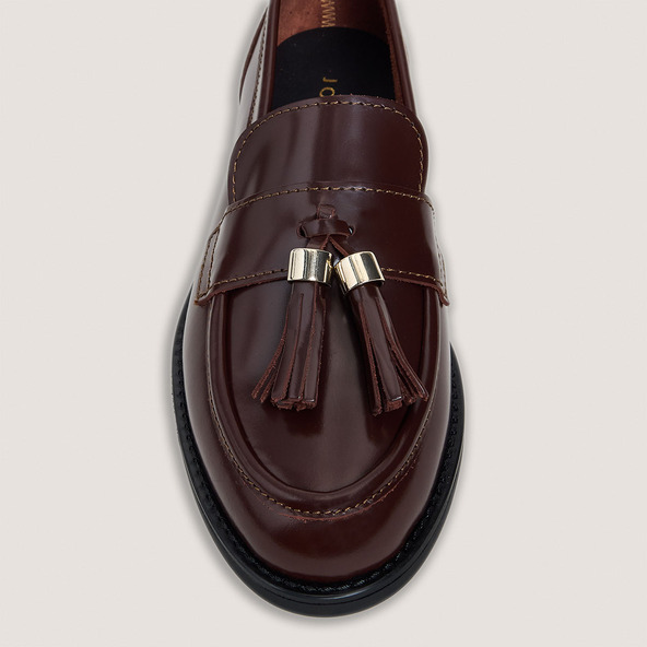 Tassel Loafers in shiny brown leather | NELLOU