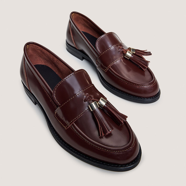 Tassel Loafers in shiny brown leather | NELLOU