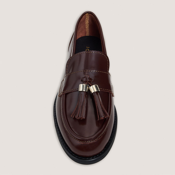Tassel Loafers in shiny brown leather | NELLOU