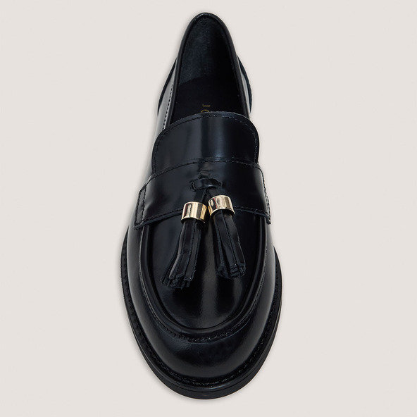Tassel Loafers in shiny black leather | NELLOU
