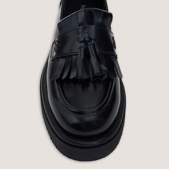 Tassel Loafers in shiny black leather | NICO