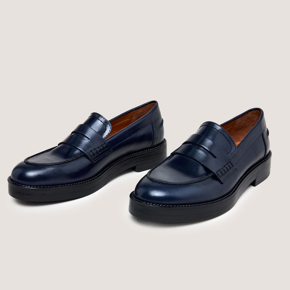 Loafers with Round Toe in blue leather | MIRNA