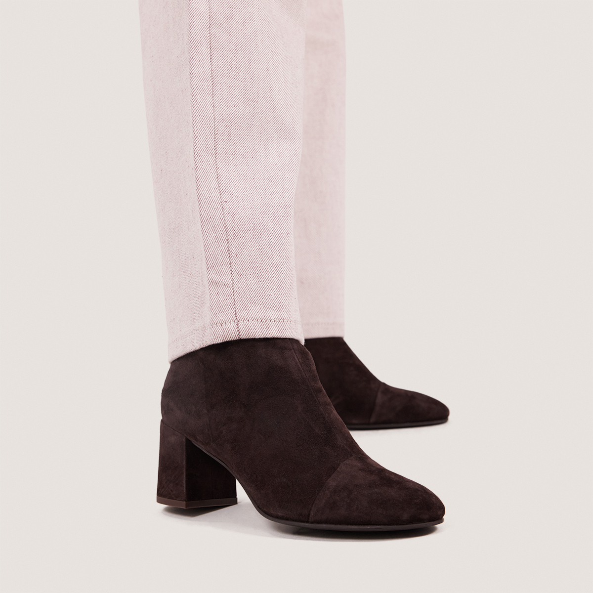 Heeled ankle boots in dark brown velvet | DONIAMA