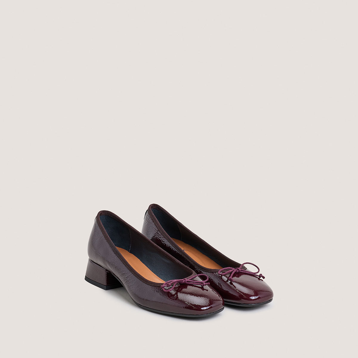 Heeled Ballet Flats in burgundy pleated patent leather | DYBIL