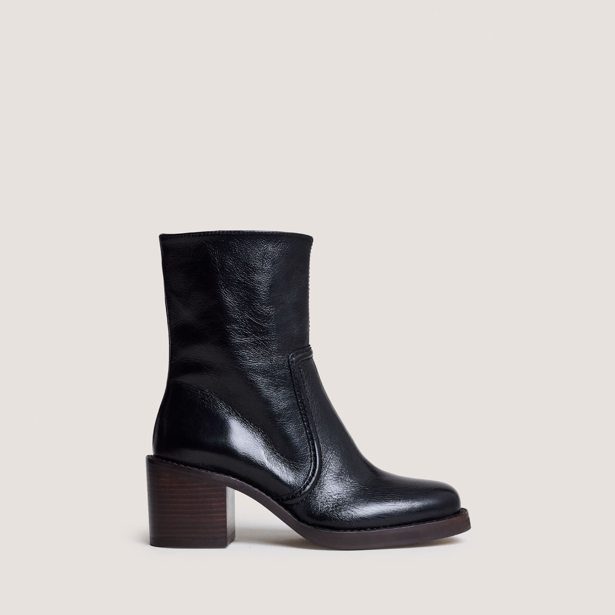 Laminated Heel Booties in aged black leather | BEAUTE