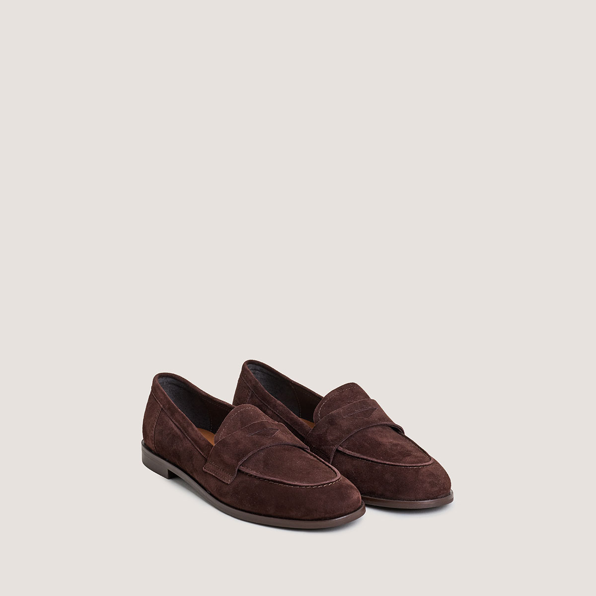 Round-Toe Loafers in brown suede | THELMA