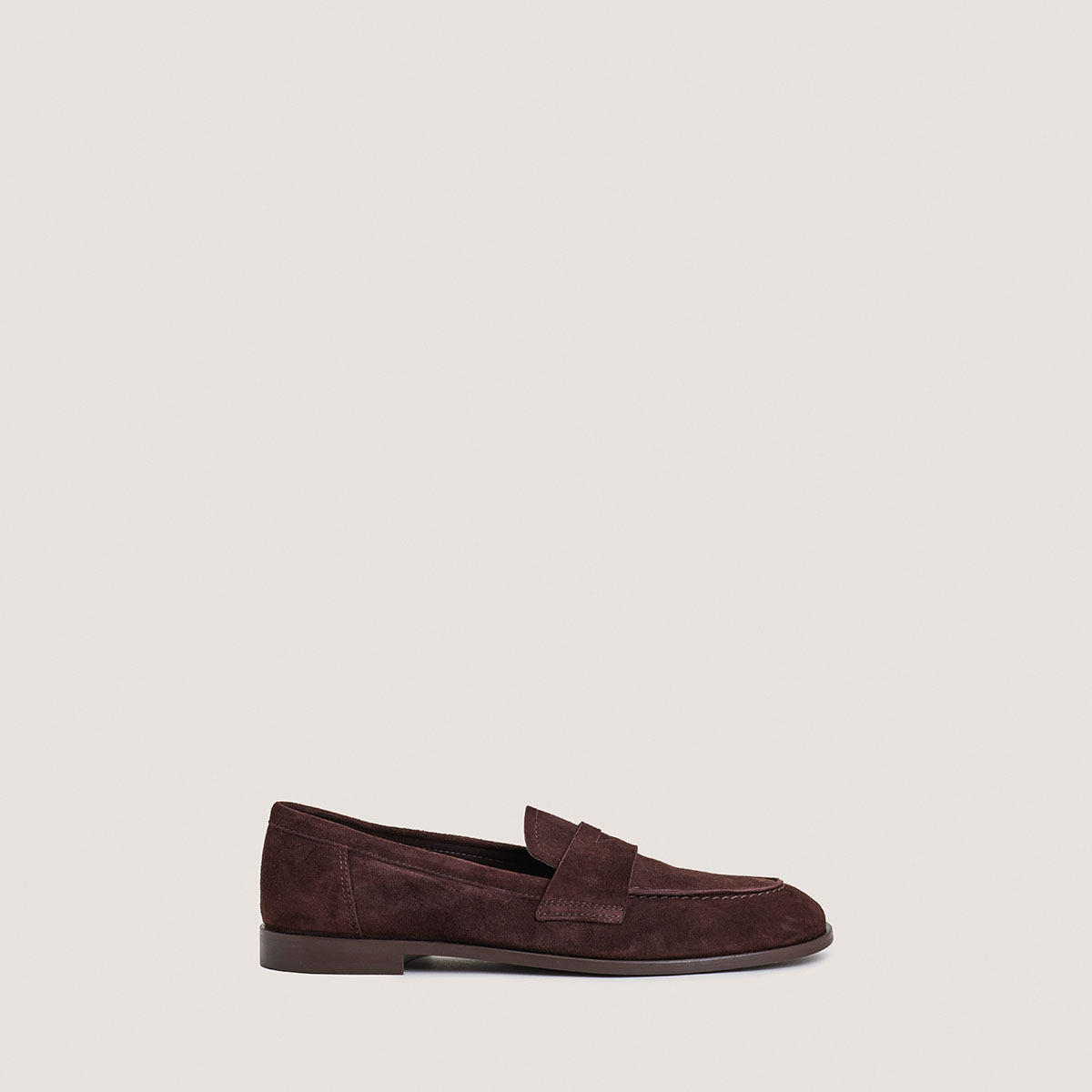 Round-Toe Loafers in brown suede | THELMA