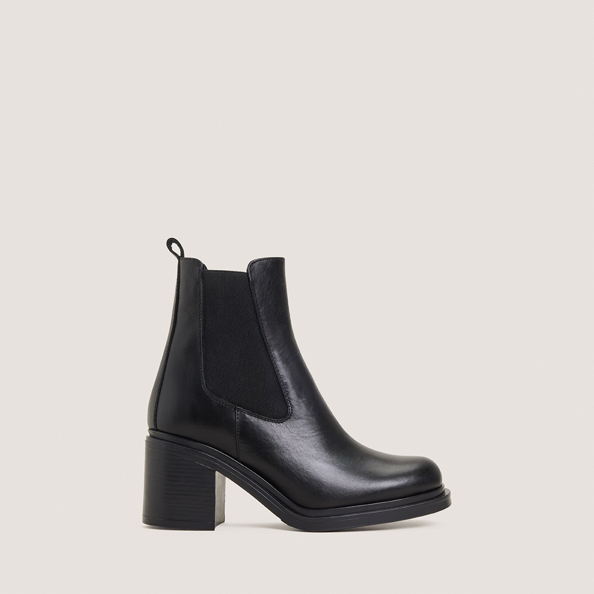 High-heeled boots in black leather | MAYA