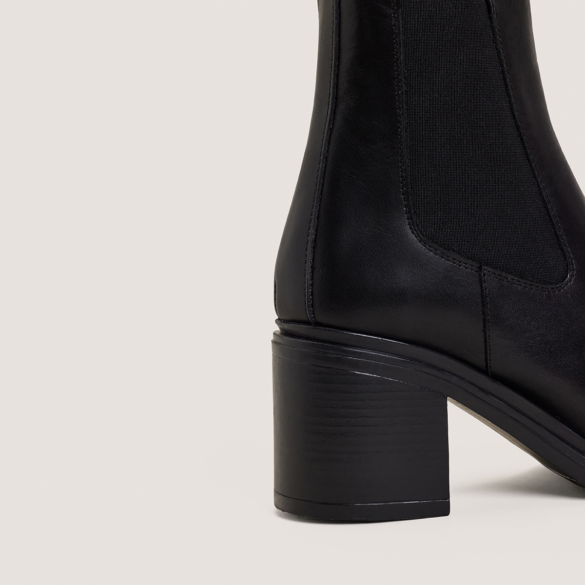High-heeled boots in black leather | MAYA