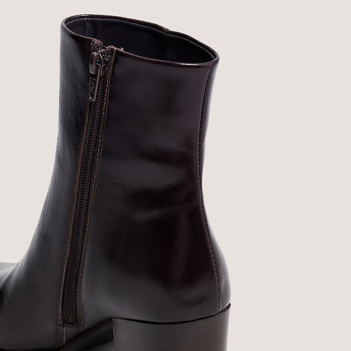 Heeled ankle boots in dark brown patinated leather | PRIDE