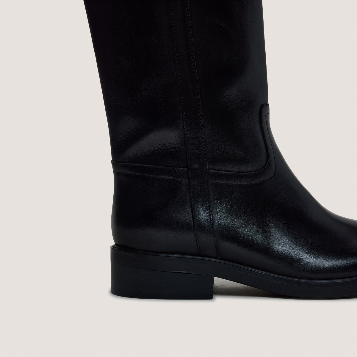Round-toe boots in black leather | MARGOT