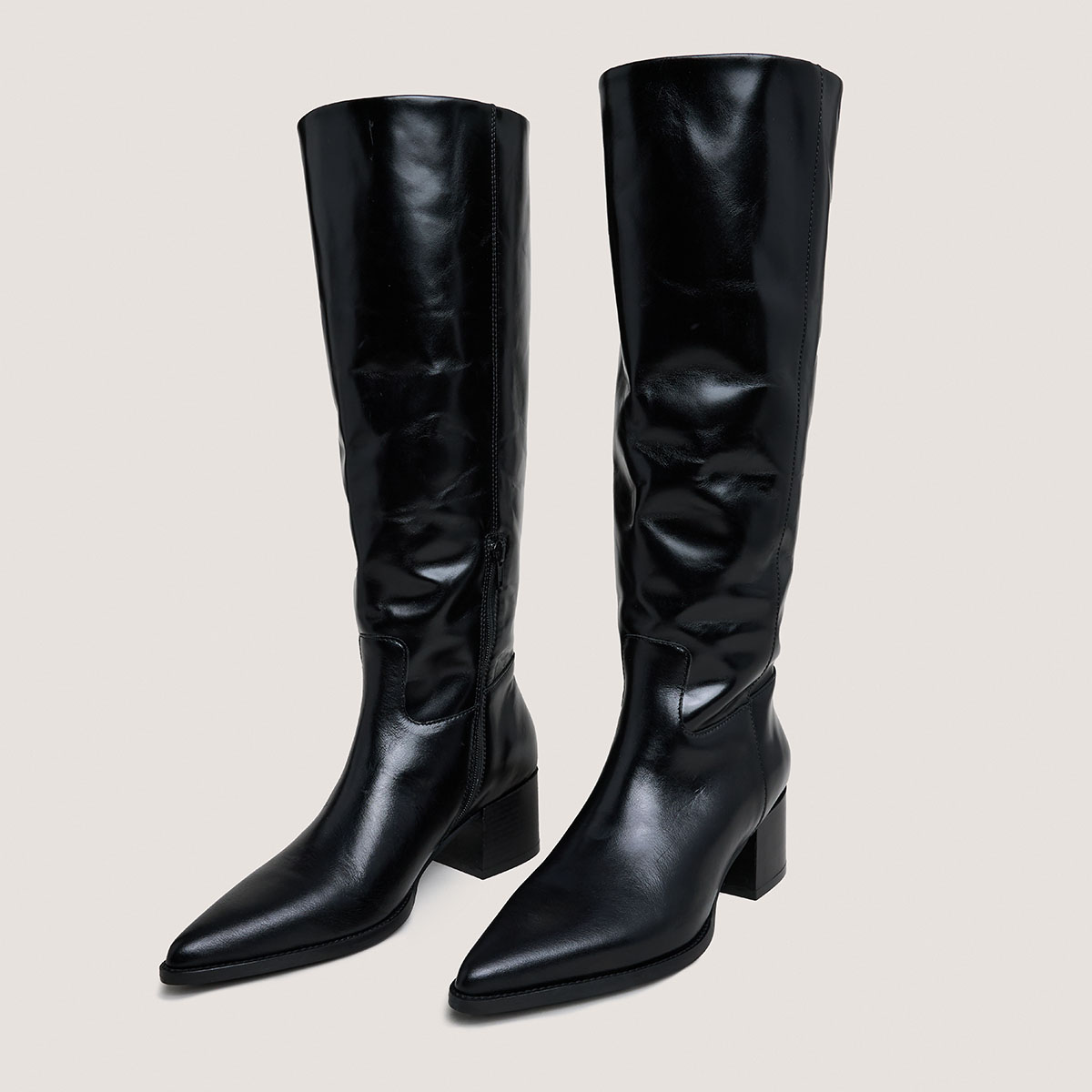 Pointed-toe boots in black leather | PRIERE