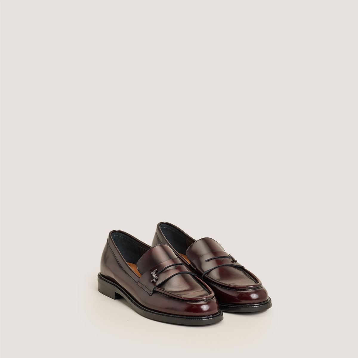 Round-toe monogrammed loafers in burgundy patinated leather | DUEDI