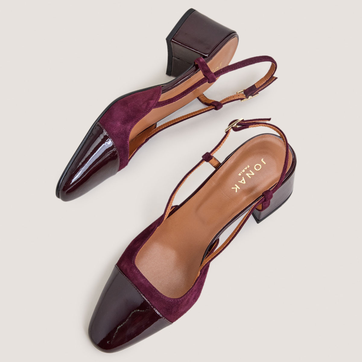 Low-heel slingbacks in burgundy patent leather and velvet | DHAPOPY