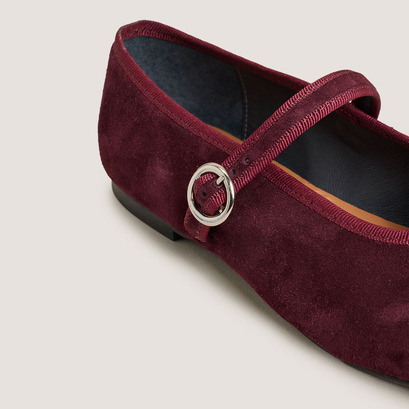 Ballet flats with straps and adjustable buckles in burgundy velvet | deesse