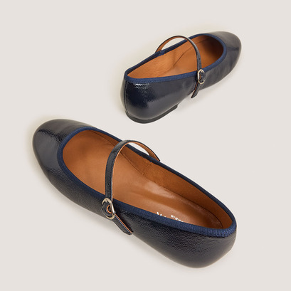 Ballet flats with straps in navy pleated patent leather | douceur