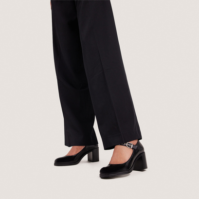 Heeled babies in black leather | vreni