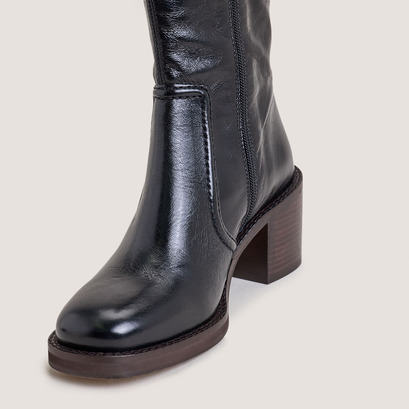 Laminated heel boots in aged black leather | bijou
