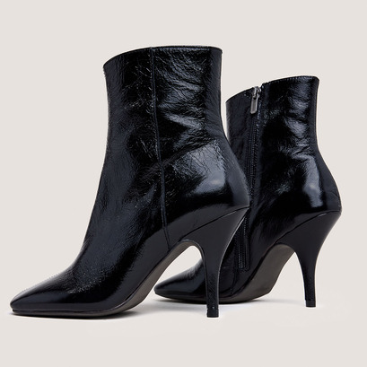 Square-toe booties with thin heels in shiny black leather | belfast