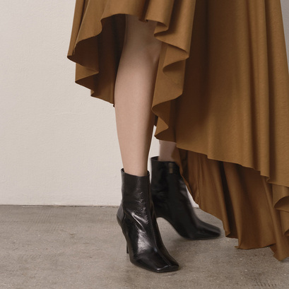 Square-toe booties with thin heels in shiny black leather | belfast