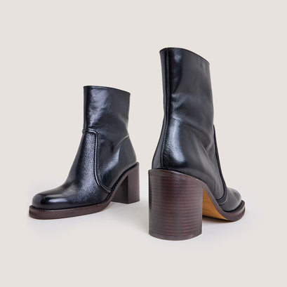 High-heel platform booties in aged black leather | benicio