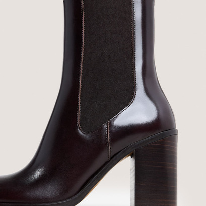Elastic booties with rounded toes in dark brown leather | break