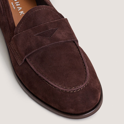 Round-toe loafers in brown suede | thelma