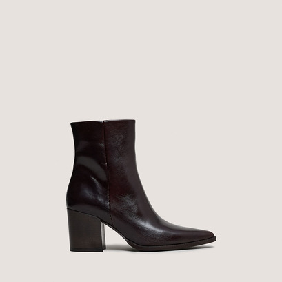Heeled ankle boots in dark brown patinated leather | pride
