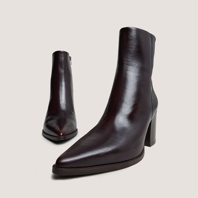 Heeled ankle boots in dark brown patinated leather | pride