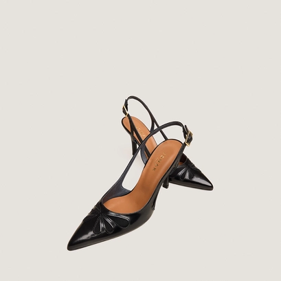 Pointed-toe pumps in black glazed leather | dalentine