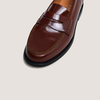 Penny loafers with raised soles in brown glazed leather | audelya