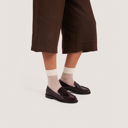 Round-toe monogrammed loafers in burgundy patinated leather | duedi