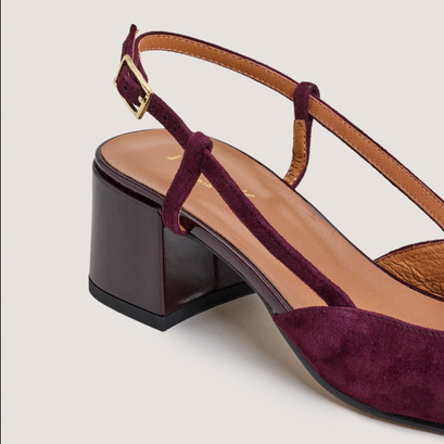 Low-heel slingbacks in burgundy patent leather and velvet | dhapopy