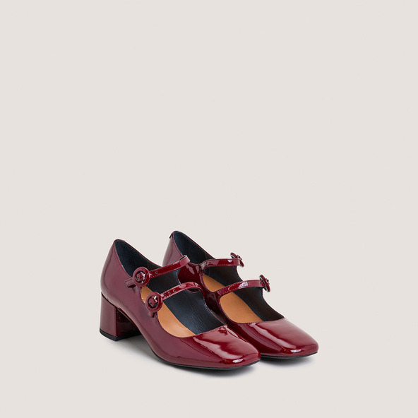 Mary Janes with double straps and rounded toe in burgundy patent leather | DELOU