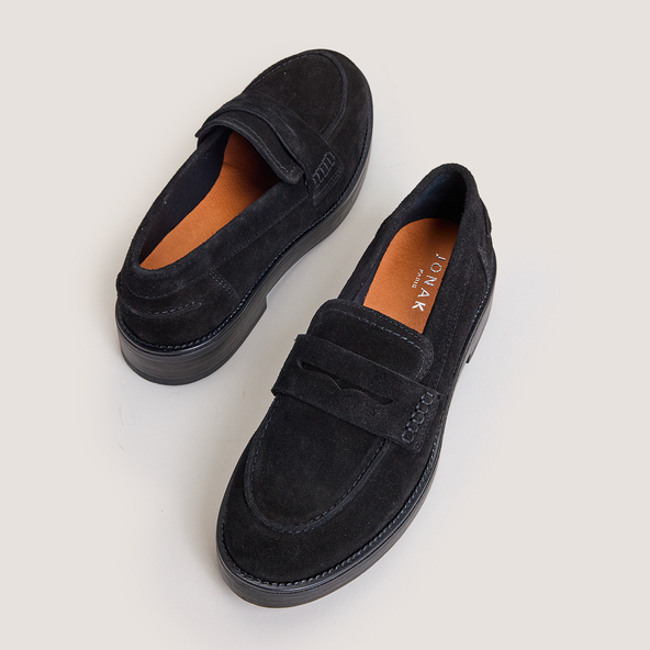 Loafers with rounded toe in black suede | MIRNA
