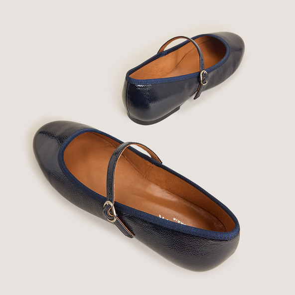 Ballet Flats with Straps in navy pleated patent leather | DOUCEUR