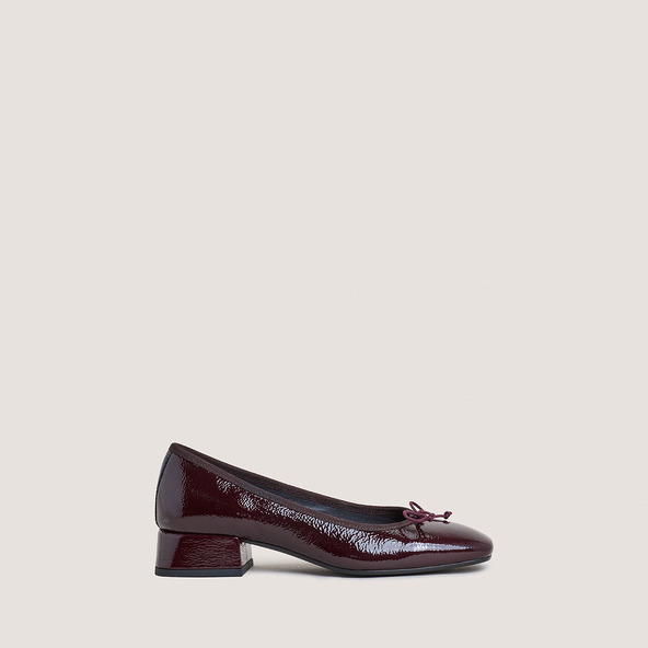 Heeled Ballet Flats in burgundy pleated patent leather | DYBIL