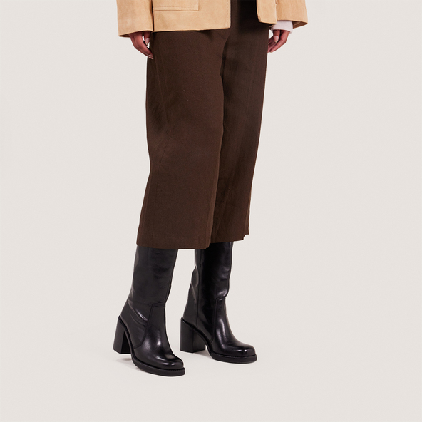 Wide Square-Toe Boots in black leather | BLIM