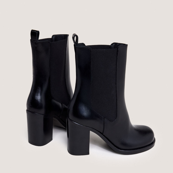 Elastic Booties with Rounded Toes in black leather | BREAK