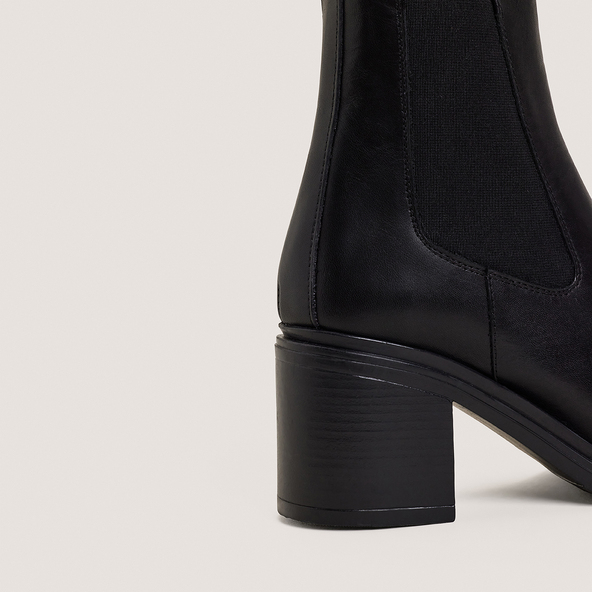 High-heeled boots in black leather | MAYA