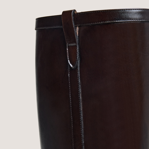 Round-toe boots in dark brown patinated leather | MARGOT