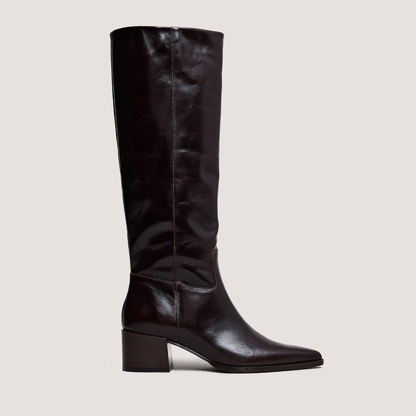Pointed-toe boots in dark brown leather | PRIERE