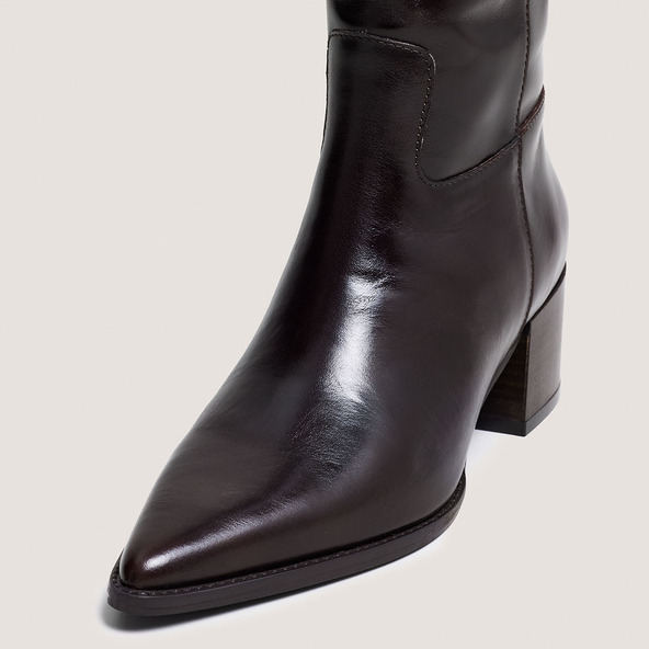 Pointed-toe boots in dark brown leather | PRIERE