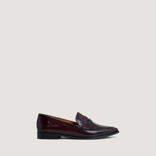 Pointed-toe loafers in burgundy patinated leather | AMIDA