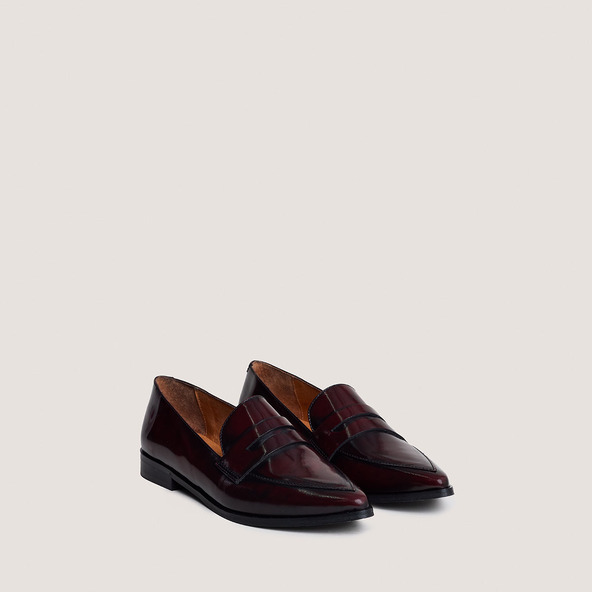 Pointed-toe loafers in burgundy patinated leather | AMIDA
