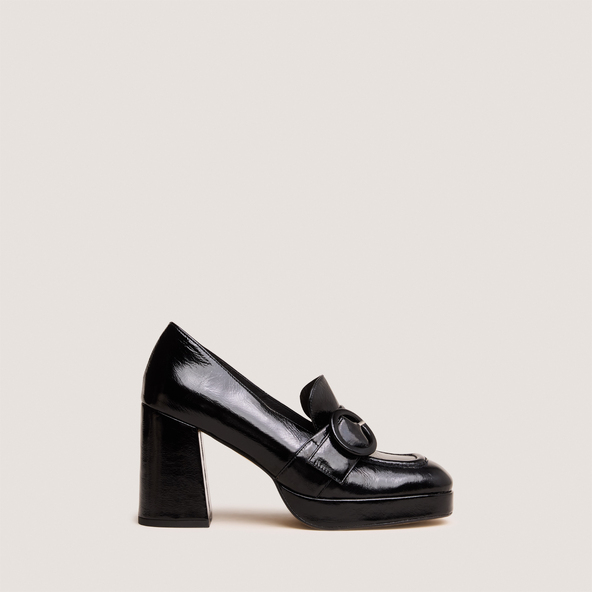 High-heeled loafers in black patent leather | VAXE