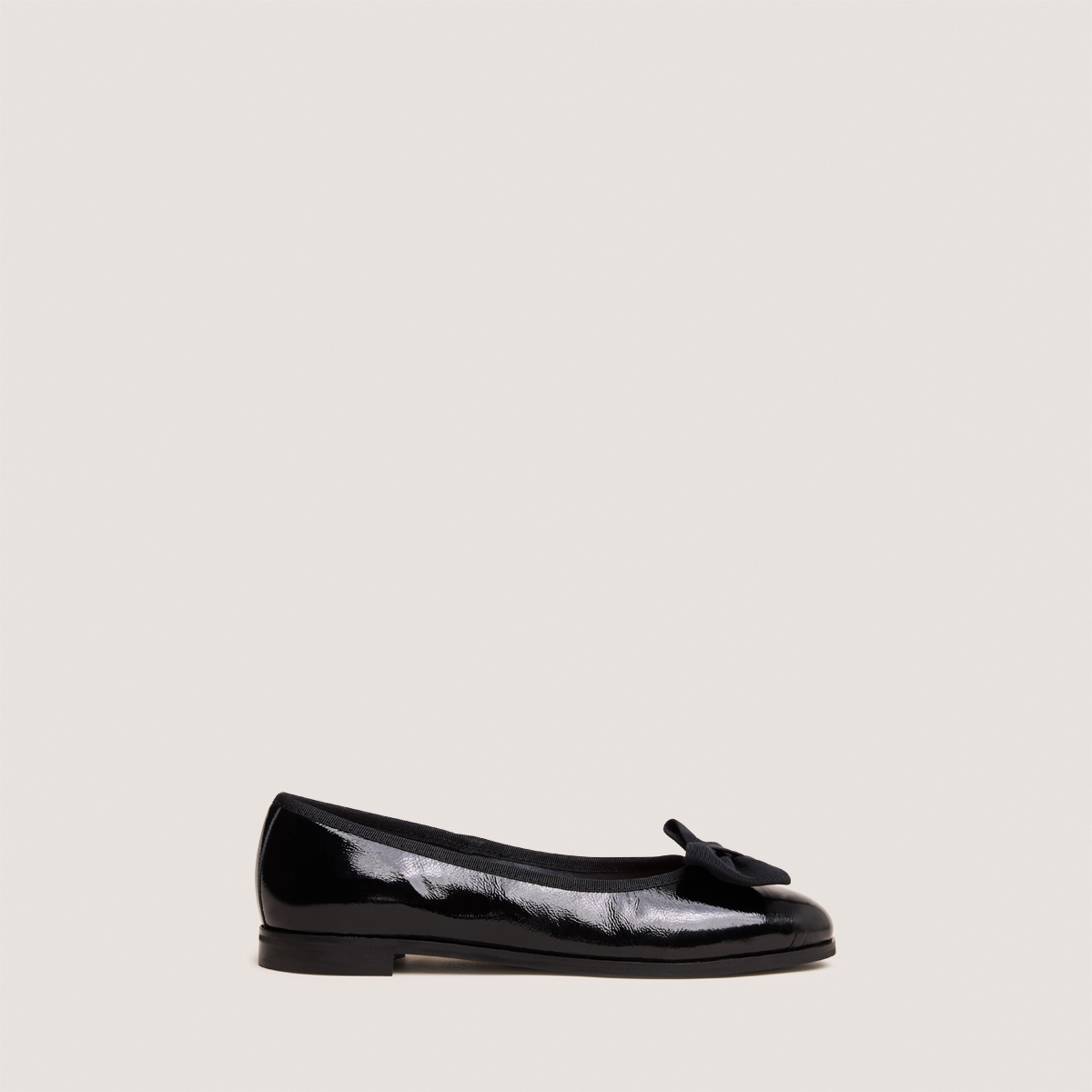 Ballet Flats with Bows in pleated black patent leather | DESTHER