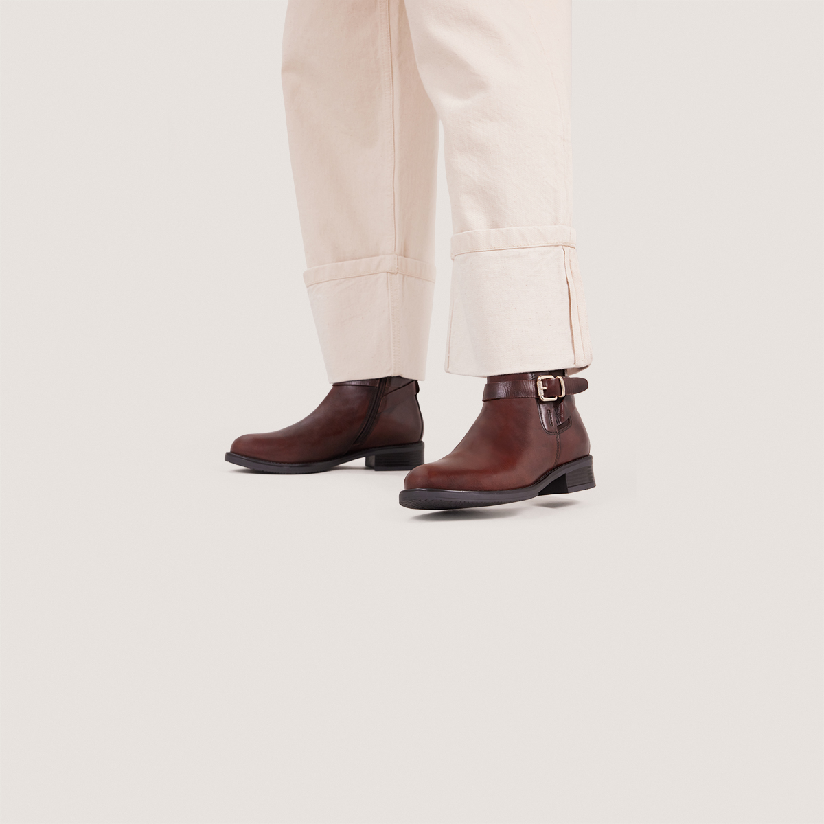 Boots with Buckles in cognac patinated leather | ABSTRAIT